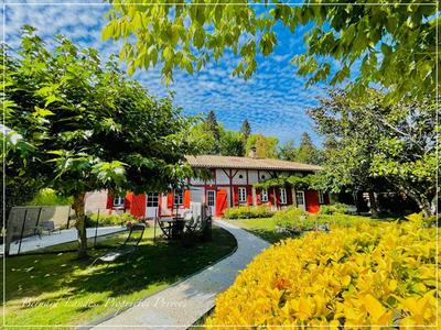 Maison - 389 m² - 11 pièces