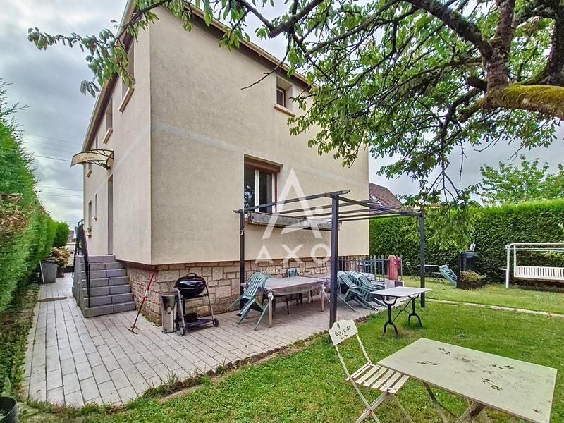 Maison - 147 m² - 9 pièces