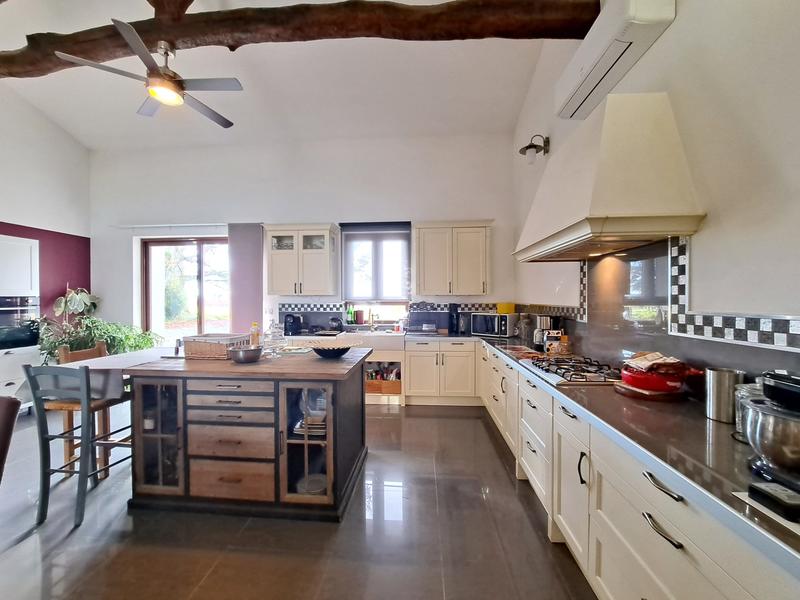 Maison - 375 m² - 10 pièces