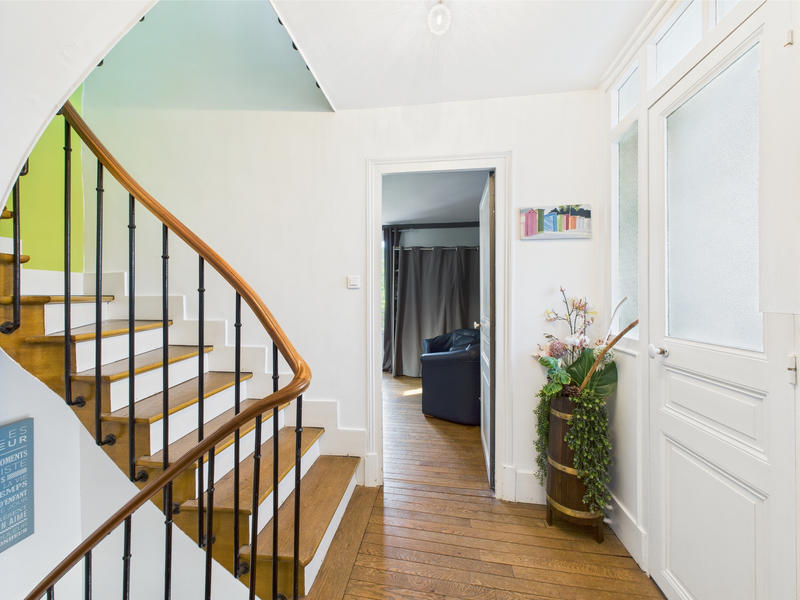 Maison - 203 m² - 8 pièces