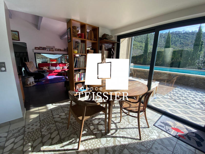 Maison - 165 m² - 8 pièces