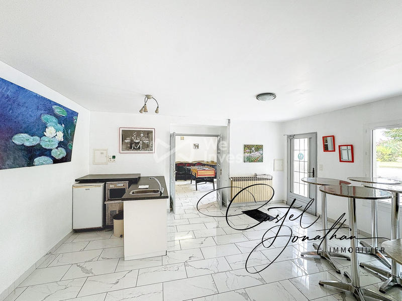 Maison - 460 m² - 8 pièces