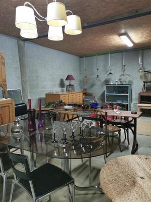 Vide atelier (meubles, tables, chaises, objets déco, luminaires, vaisselle...)