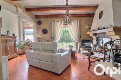 Maison - 238 m² - 7 pièces