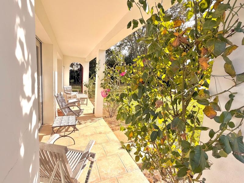 Maison - 230 m² - 6 pièces