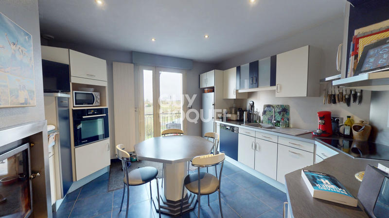 Maison - 180 m² - 8 pièces