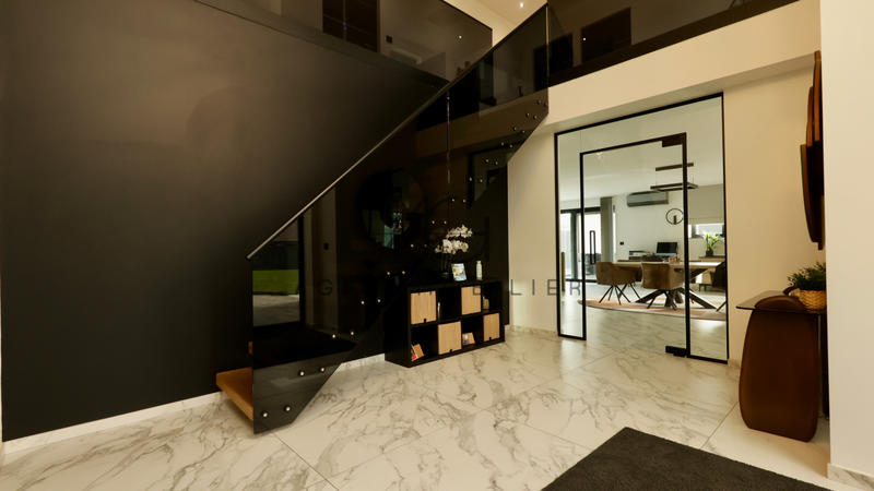 Maison - 228 m² - 5 pièces