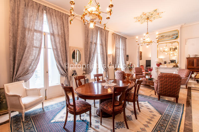 Appartement - 254 m² - 6 pièces