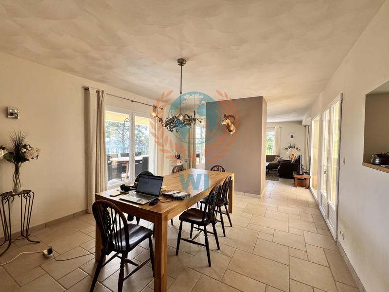 Maison - 210 m² - 6 pièces