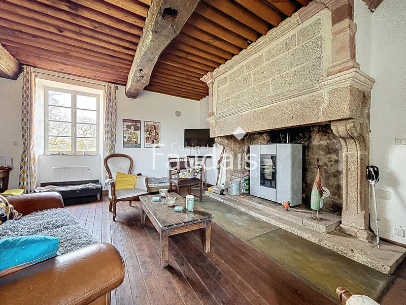 Propriété - 253 m² - 9 pièces