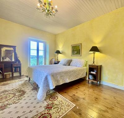 Maison traditionnelle - 240 m² - 9 pièces