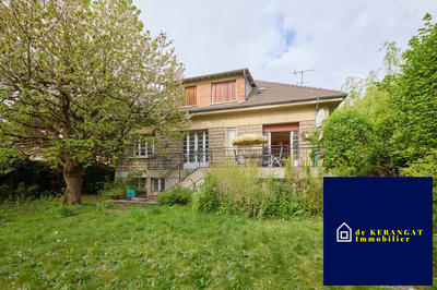 Maison traditionnelle - 230 m² - 8 pièces