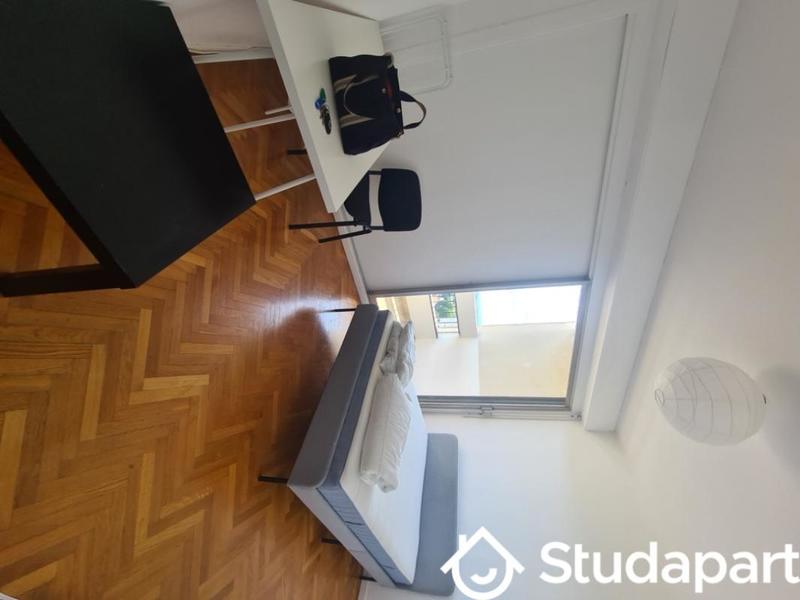 Chambre - 13 m² - 1 pièce