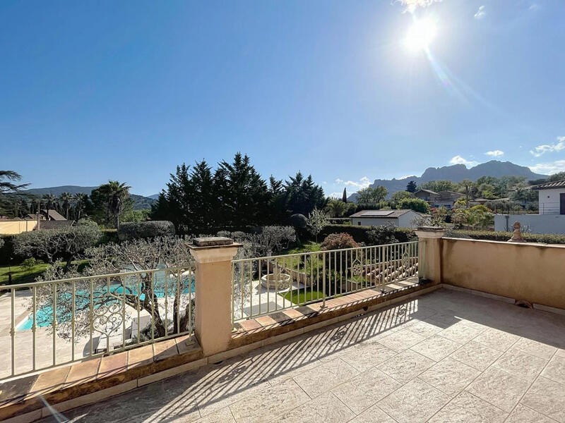 Villa - 240 m² - 7 pièces