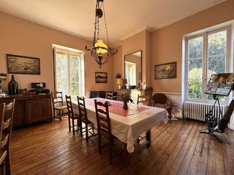 Maison - 222 m² - 7 pièces