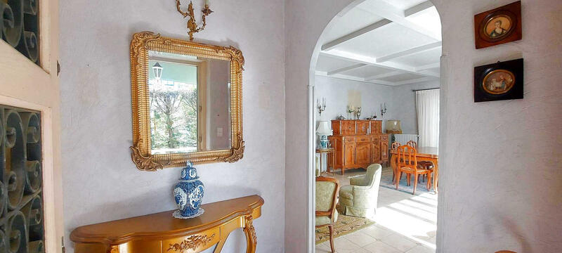 Maison - 222 m² - 9 pièces