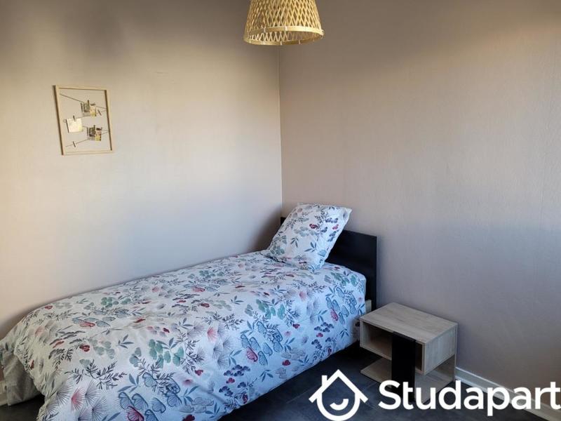 Chambre - 9 m² - 1 pièce