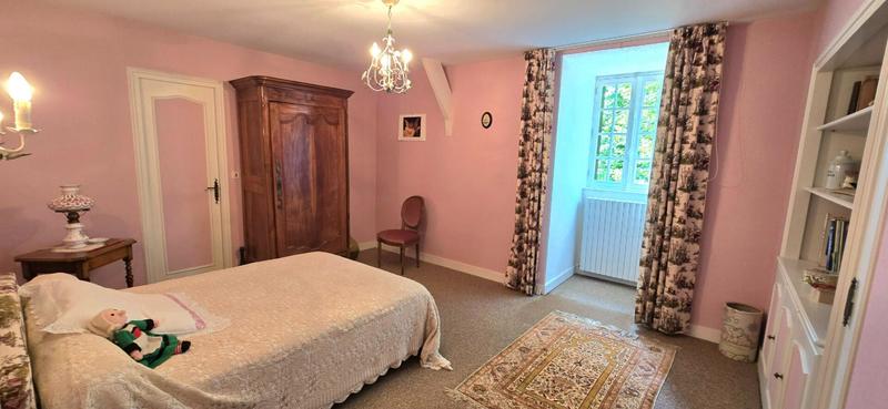 Maison - 280 m² - 11 pièces