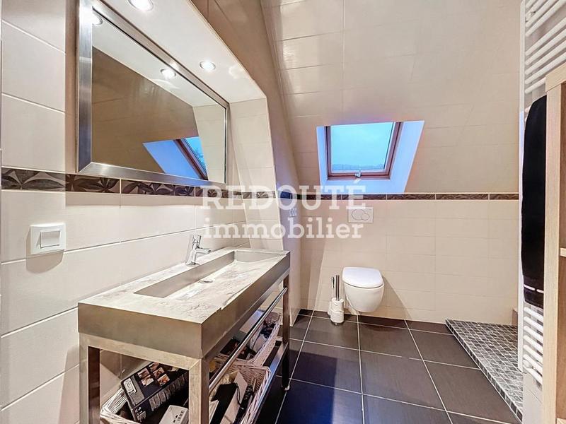 Maison - 236 m² - 8 pièces