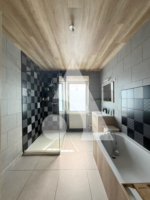 Maison - 92 m² - 4 pièces