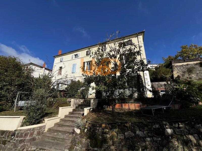 Propriété - 245 m² - 9 pièces