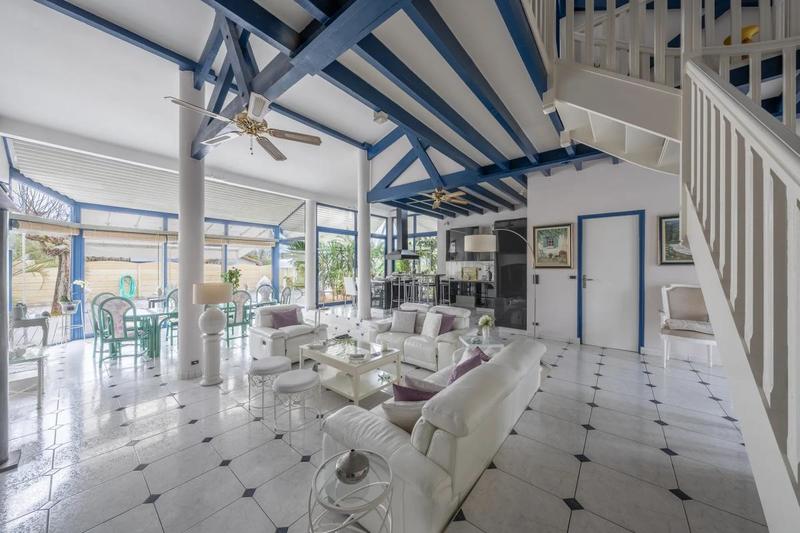 Maison - 230 m² - 5 pièces