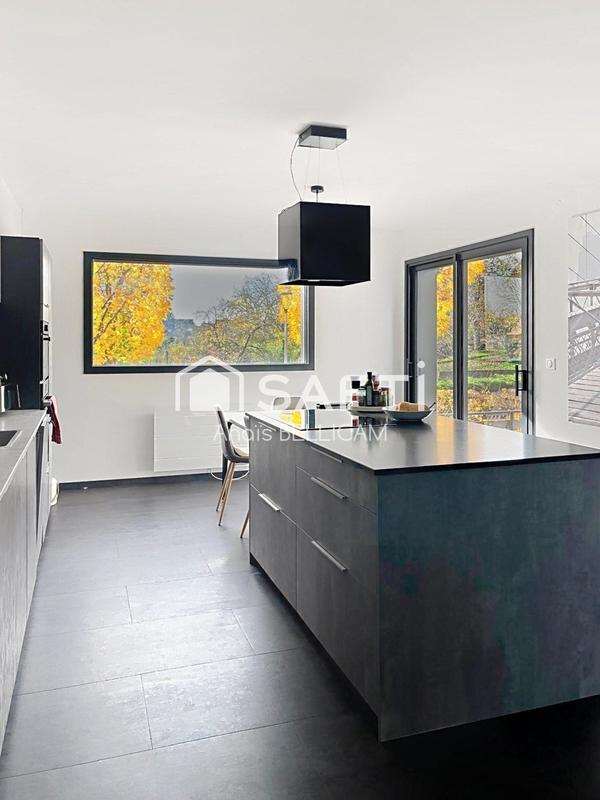 Maison - 192 m² - 8 pièces