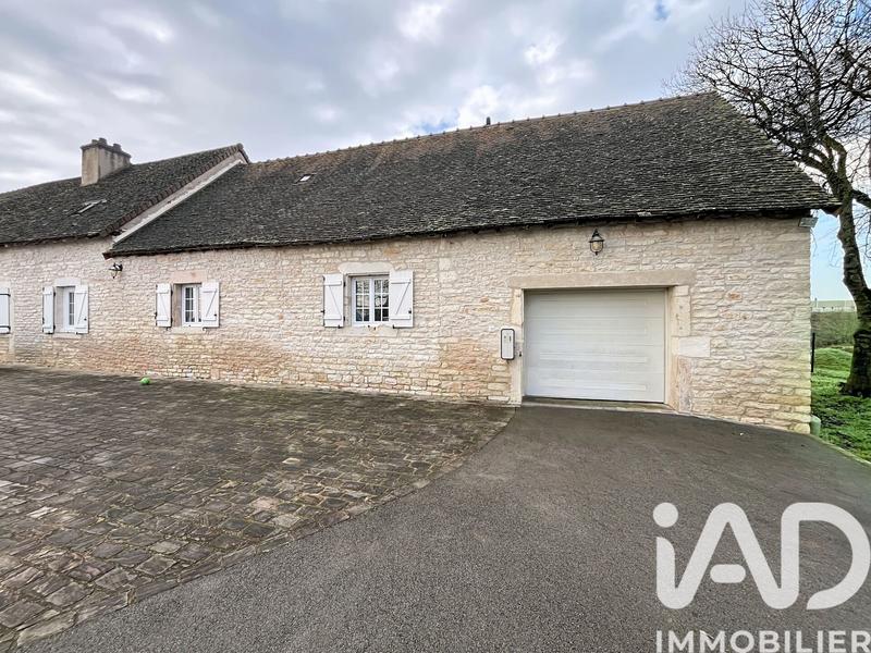 Maison - 234 m² - 8 pièces