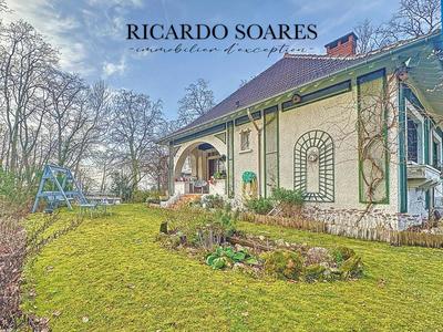 Villa - 306 m² - 10 pièces