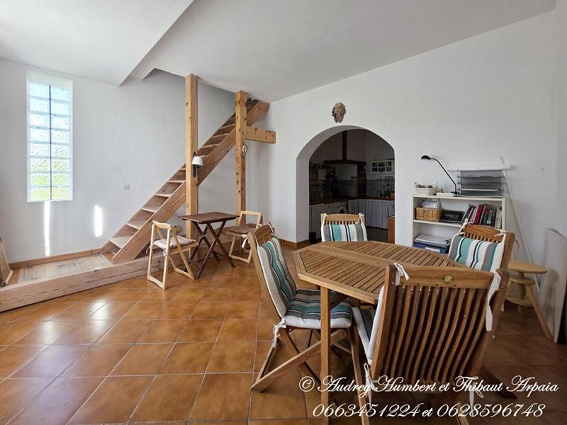 Maison - 215 m² - 7 pièces