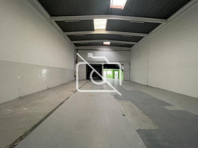 Entrepôt - 368 m²
