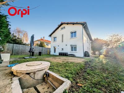 Maison - 250 m² - 8 pièces