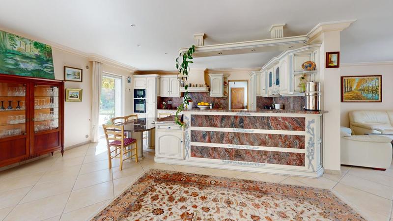 Villa - 469 m² - 9 pièces