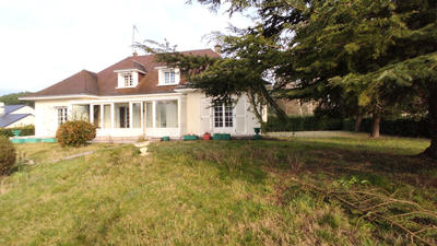 Maison - 222 m² - 6 pièces