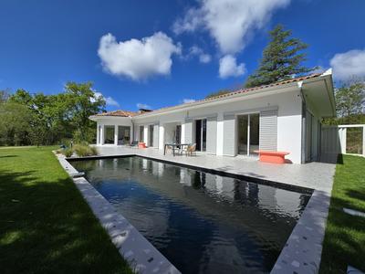 Maison - 202 m² - 6 pièces