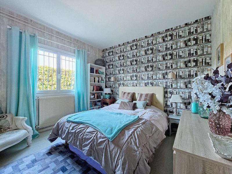 Maison - 240 m² - 8 pièces