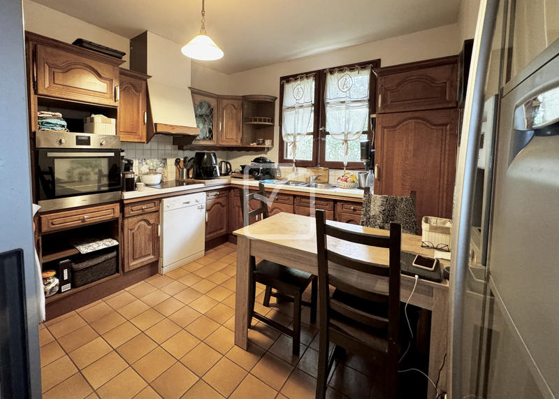 Maison - 239 m² - 9 pièces