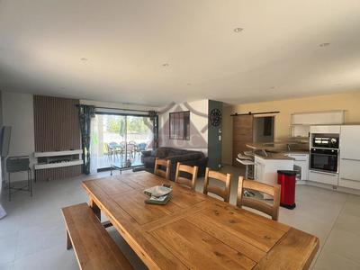 Maison - 159 m² - 7 pièces