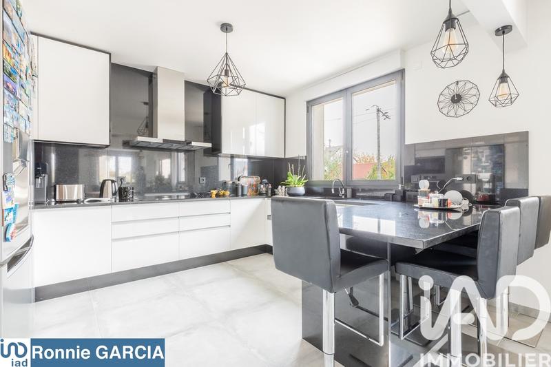 Maison - 185 m² - 6 pièces