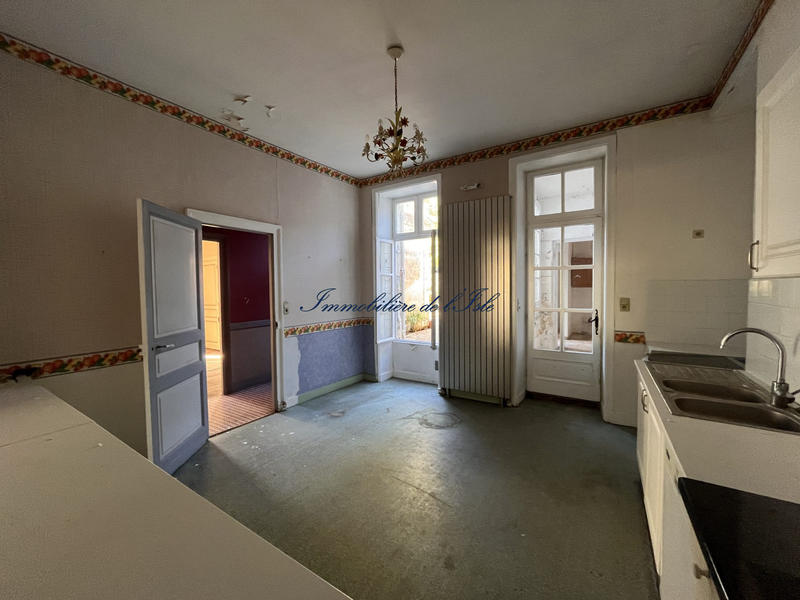 Maison - 280 m² - 10 pièces