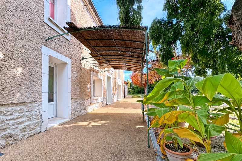 Propriété - 260 m² - 9 pièces