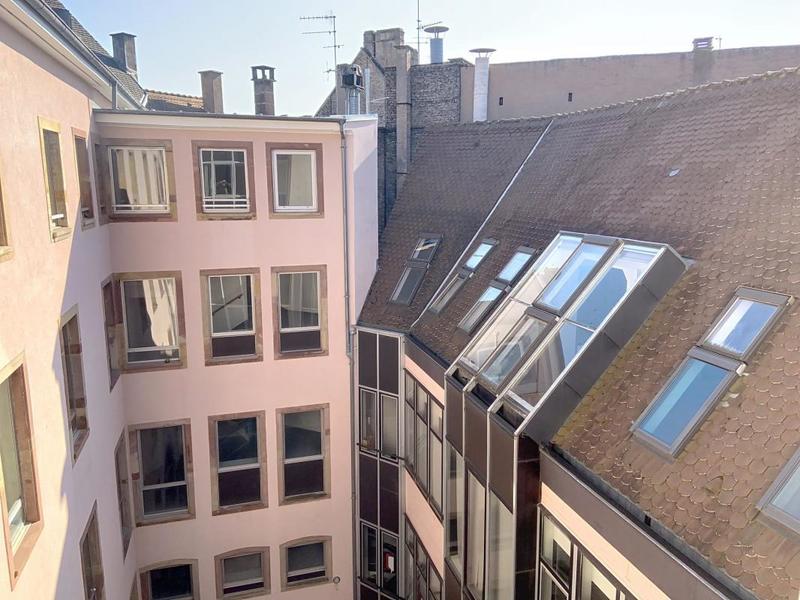 Local d'activité / Entrepôt - 348 m² - 14 pièces