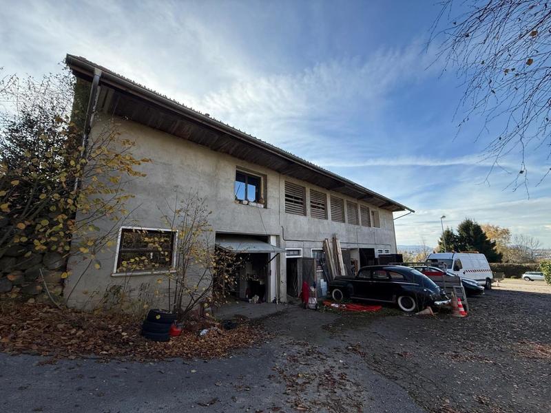 Maison - 1 050 m² - 12 pièces