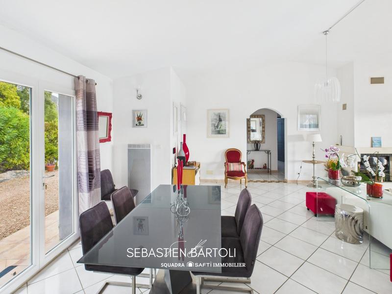 Maison - 192 m² - 7 pièces