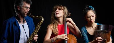 Parade : Musique onirique et pétillante, sans tambour ni trompette