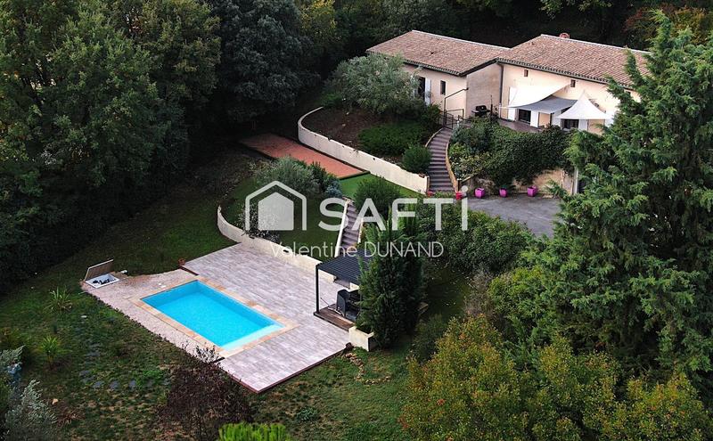 Maison - 226 m² - 6 pièces