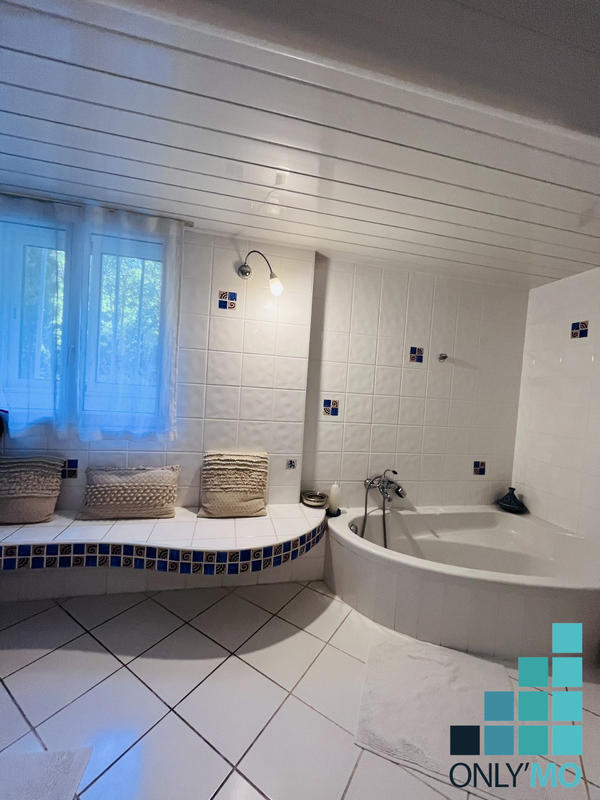 Villa - 330 m² - 6 pièces