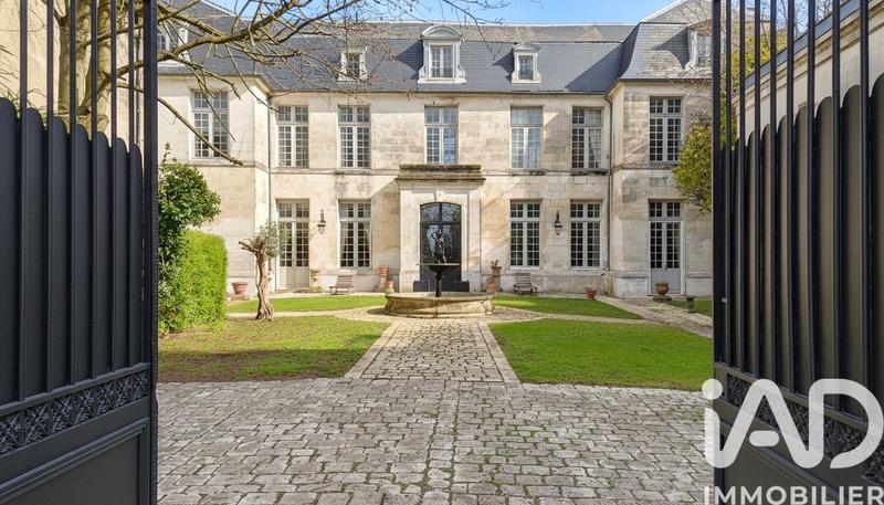 Maison - 495 m² - 10 pièces