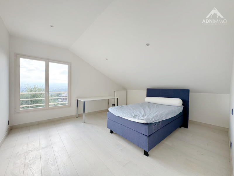 Maison - 240 m² - 6 pièces