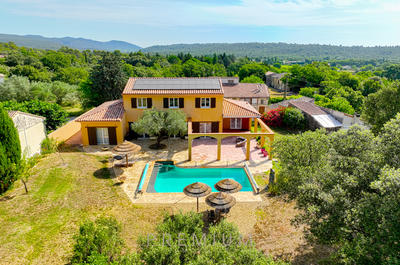 Villa - 217 m² - 6 pièces